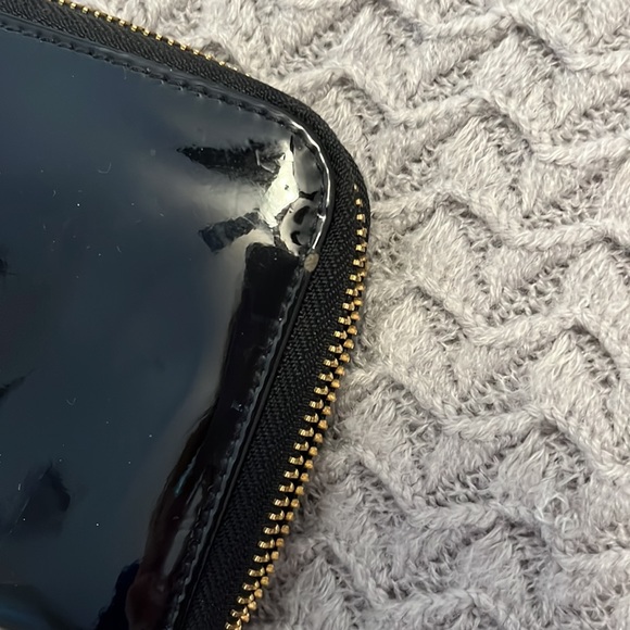 Authentic Tory Burch patent leather wallet - Picture 5 of 8